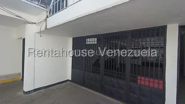 Local En Alquiler Ubicado En La Carrera 25 Con Calle 30 Y 31 En Barquisimeto, Codigo 2 5 1 6 1 5 0, Mildred, Centro De Barquisimeto Con 120 Metros2, Dos Baños, ,servicio De Agua Constante