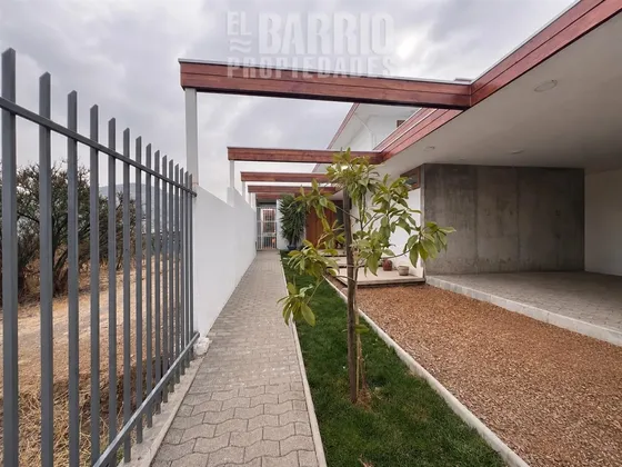 Casa En Arriendo De 4 Dorm. En Piedra Roja