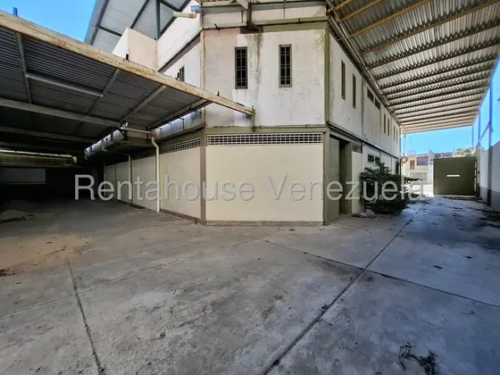 Propiedad En Venta En La Romana Maracay 25-13780 Irrr 