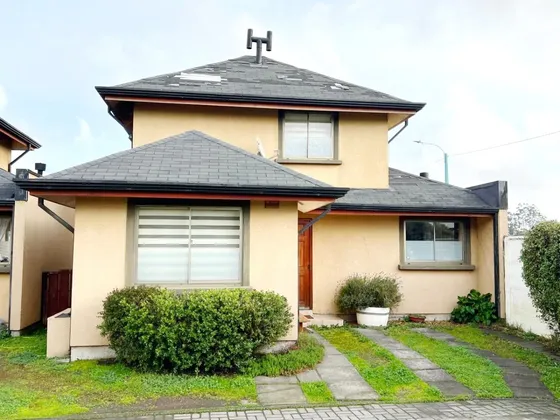 Comoda Y Solida Casa En Venta 3d2b, Bayona