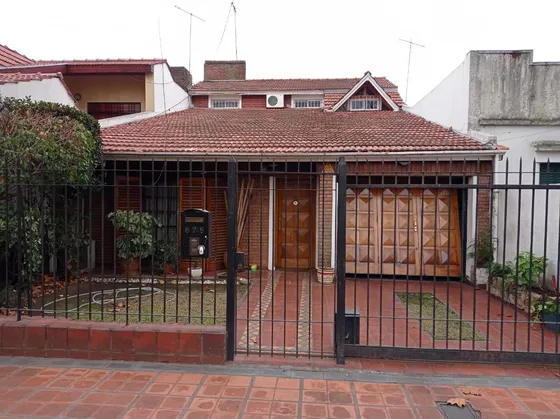 Casa En Venta. Excelente Ubicación, Lomas Oeste.