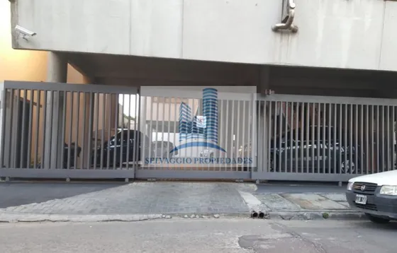 Cochera En Edificio Con Porton Automatico A Metros De 9 De Julio, Excelente Ubicacion, Lanus Este.