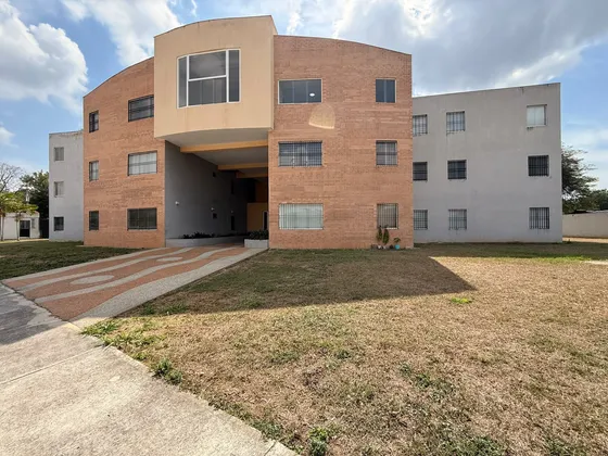 Hermanas Mota Venden Apartamento Tipo Estudio En San Diego