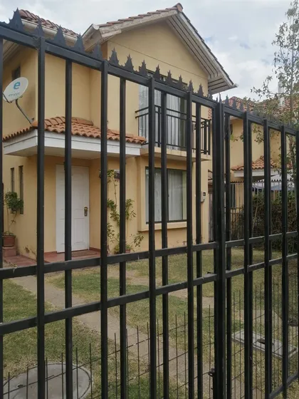 Hermosa Casa Amplia Luminosa 3d 2b 2cuadras De La Plaza .