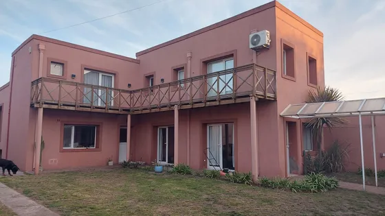 Casa En Venta - 2 Dormitorios 4 Baños - 530mts2 - Necochea 