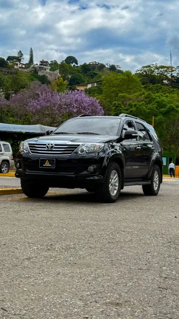 Toyota Fortuner Srv