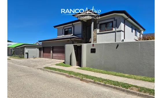 Hermosa Casa En Sector Torobayo, 4 Dormitorios, Valdivia
