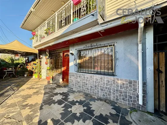 Casa En Venta De 7 Dorm. En Villa Alemana