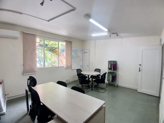 Casa Local En Arriendo Ubicada En Medellin Sector Laureles (25880).