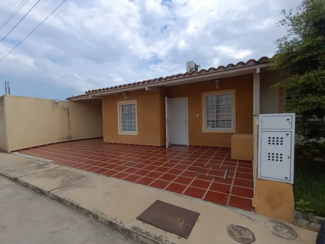 Casa En Brisas Del Lago Etapa I Conjunto De Casas Tipo Americanas. Guacara. Solo Clientes Directos. Bc