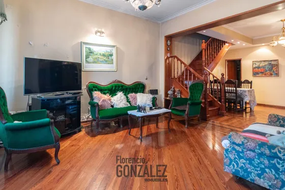 Venta De Casa 4 Ambientes Con Cochera En Barrio Naon