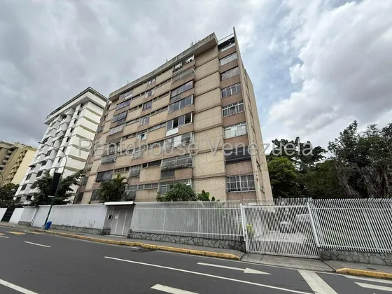 #25-23426 Cómodo Apartamento Remodelado En Una De Las Mejores Urbanizaciones De Caracas