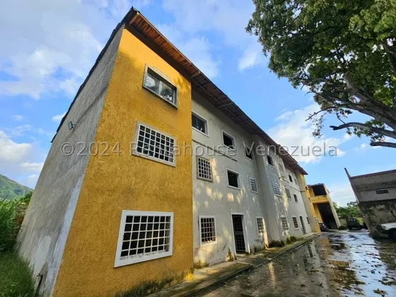 Townhouse En Venta Obra Gris Lomas Del Limón, El Limón 25-4786 Hc