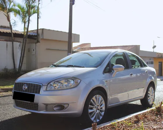 Fiat Linea 1.8 16v Absolute Flex Dualogic 4p
