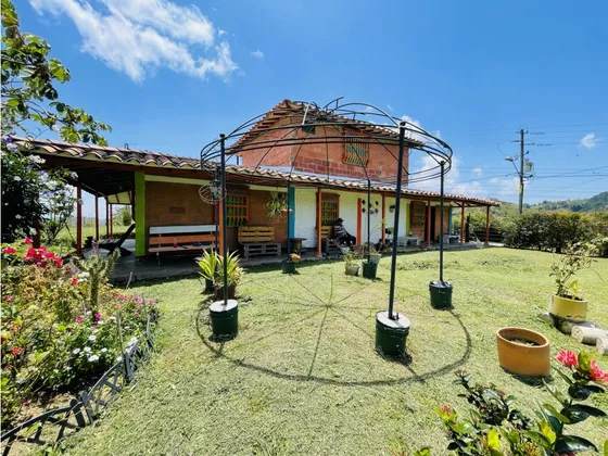Se Vende Casa Finca En San Roque, Antioquia. 