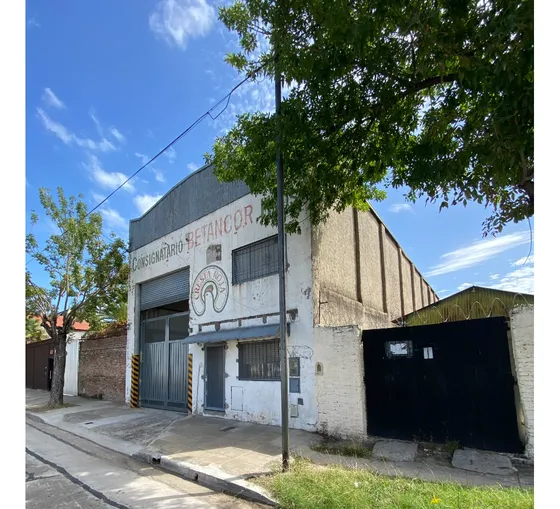  Depósito/galpón C.a.b.a. Titular Vende Ó Alquila A 3000 Dolares Mensuales, Zonif: E2 , Luz Trifásica, Ideal Situación Geográfica A Metros Salida Autopista Dellepiane A 1000 Metros Avenida Gral. Paz