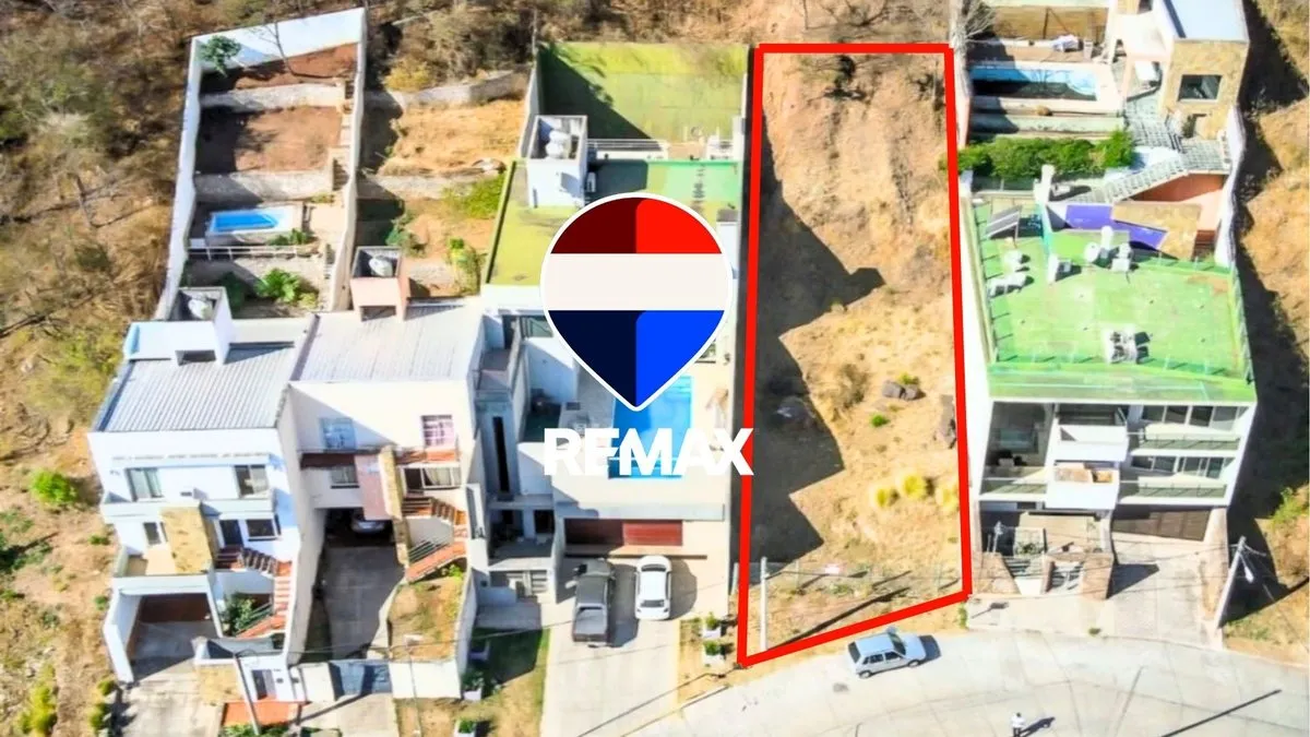Land for Sale in Tres Cerritos Neighborhood
