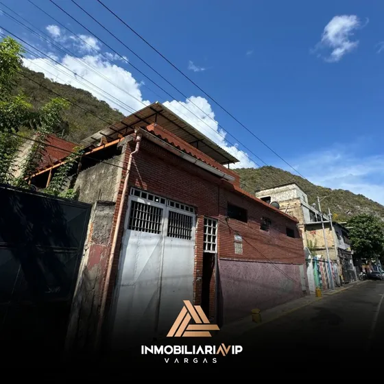 Ref 007 - 709  Grupo Inmobiliaria Vip Te Ofrece En Venta O Alquiler Casa Para Remodelar En Plena Av. Principal De Alamo ( Antiguamente Funcionaba Como Clínica ) Macuto  Estado Vargas.