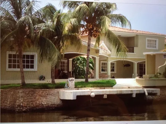Se Vende Casa 750m2 Las Villas El Morro 2390