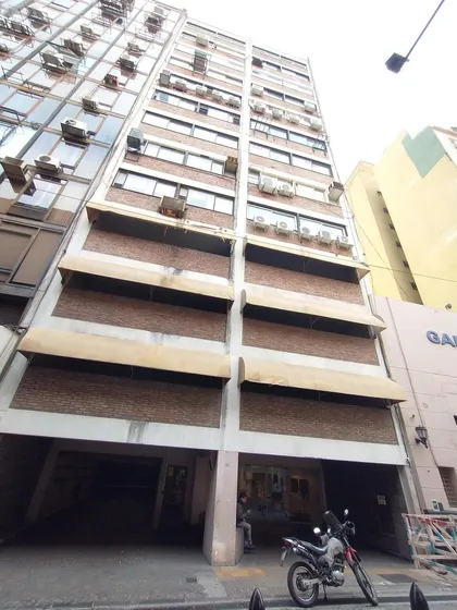 Alquiler De Semipiso De Oficina Doble -  Piso 7 - Con 4 Cocheras Cubiertas - Monserrat