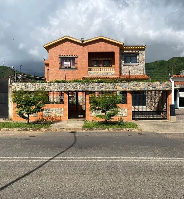 Venta De Casa En La Urb. La Trigaleña, Avenida Principal Mar - Dvip