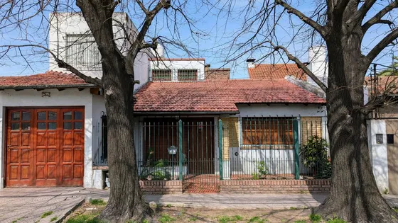 Casa Sobre Av. San Martin A 300mts Estación Rafael Calzada!