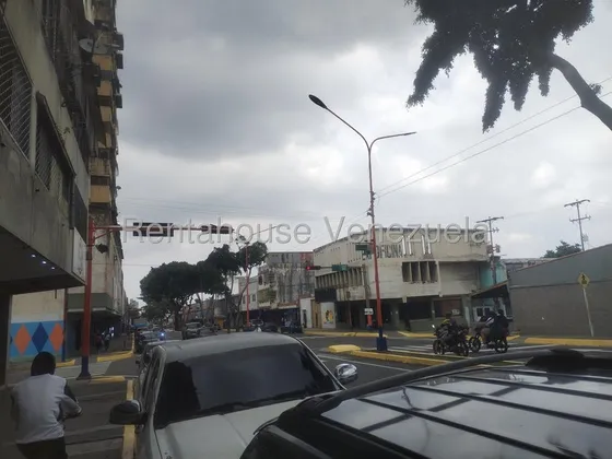 Hermoso Local Comercial Listo Para Llevar A Cabo La Actividad Comercial De Tu Preferencia, Av. Lara, Diagonal A Motos Bera. Consta De 157 M2 70 M2 Planta Baja. 87 M2 Planta Mezzanina. Dos Baños