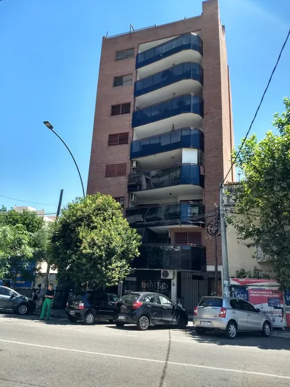 Departamento En  Alquiler Tres Dormitorios, Balcón,  General
