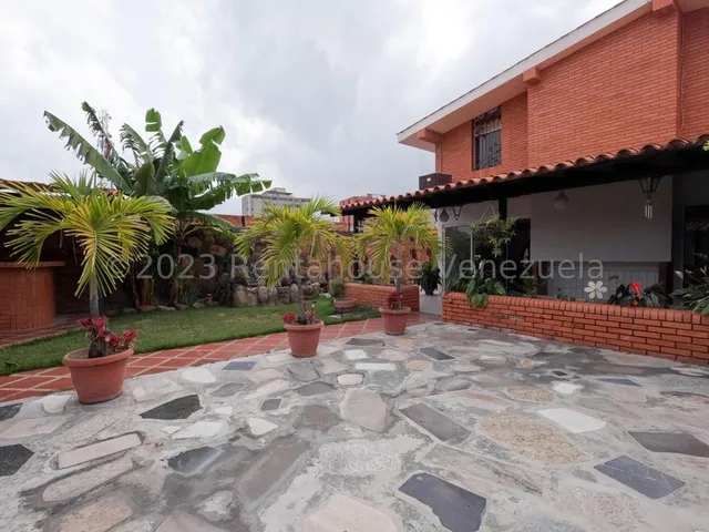 Dennymar, Vende Casa Al Este De La Ciudad, Ofreciéndote Espacios Amplios Y Adecuados Para Brindar Comodidad En Cada Uno De Estos, Cocina, Sala Comedor, Habitaciones, Áreas Verdes Y Mas. Bcbba60