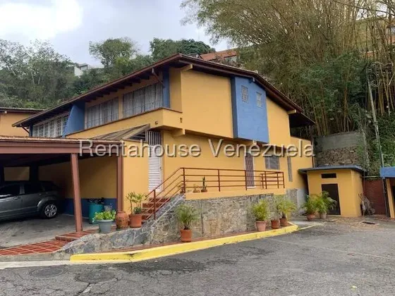 Exclusivo Townhouse Se Encuentra En Una Urbanización Privada De Solo 14 Unidades, Garantizando Máxima Seguridad Y Tranquilidad Con Vigilancia Las 24 Horas
