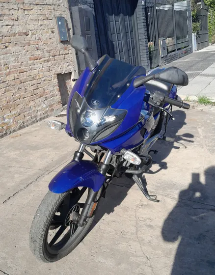 Bajaj Rouser Ns220f