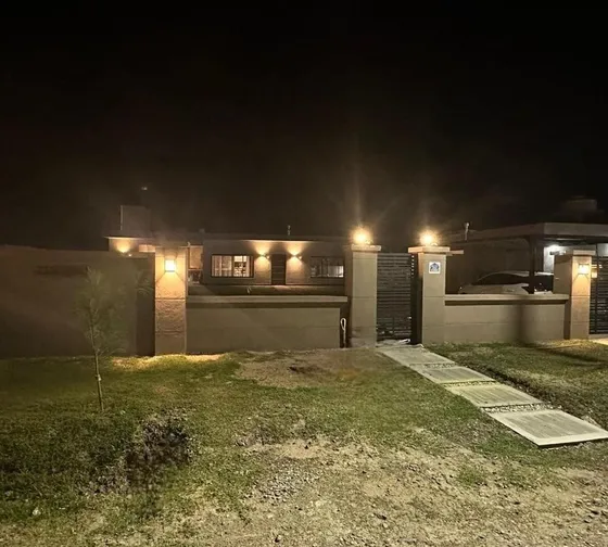 Venta De Casa De 2 Amb, En Barrio Estilo Campo, En Canning