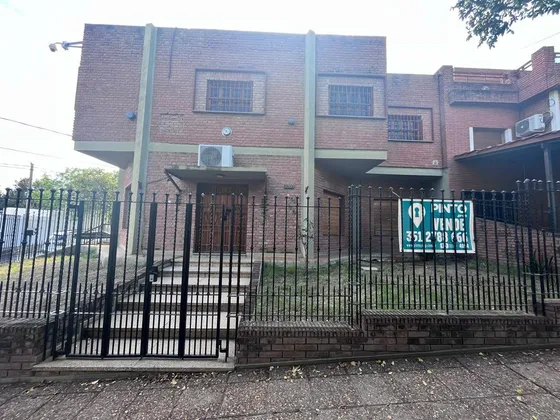 Oficina Casa Venta 2dormitorios Local Comercial Parque Velez Sarsfield 290 M2