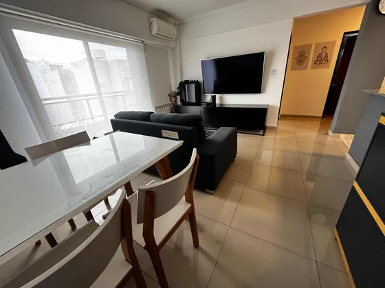 Departamento (semi Piso) 2 Ambientes - Excelente Ubicación - Piso Alto