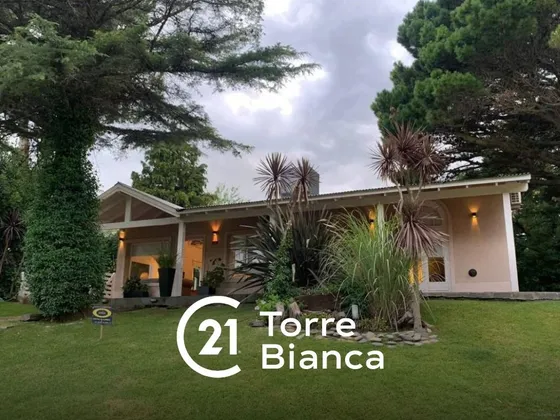 Casa De 4 Ambientes En Venta - Zona Iglesia, Pinamar