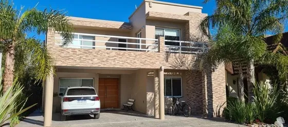 Casa En  Golf Country Chascomús