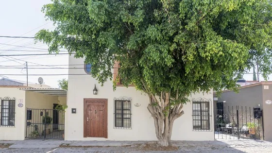 Casa En Renta Dos Recámaras Primer Piso, Terraza Y Jardín En San Miguel De Allende