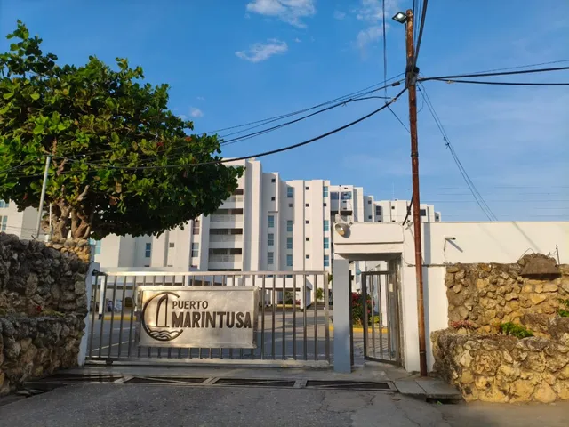 Se Vende Y/o Alquila (fijo), Apartamento Con Gran Vista Al Mar En Tucacas Conjunto Residencial Puerto Marintusa / Emer.