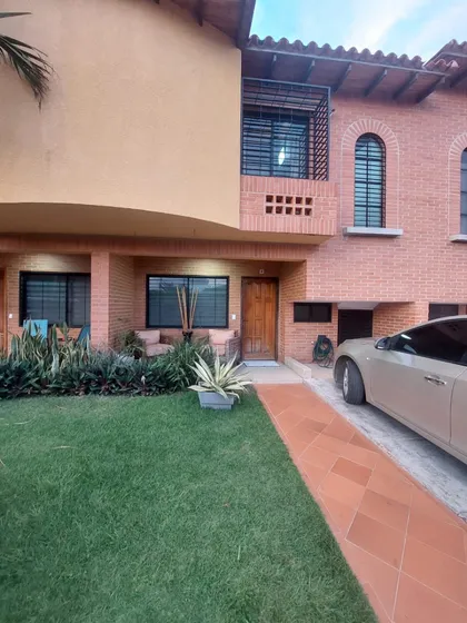 (gb989) En Venta Toen House En Las Trinitarias , Mañongo