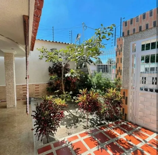 Se Vende Bella Y Amplia Casa Ubicada En La Coromoto, 007jsc