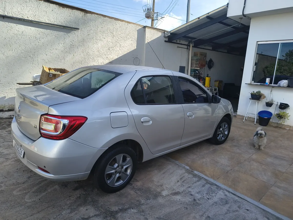 renault-logan-1.6-expression-hi-power-4p-402854361747302401