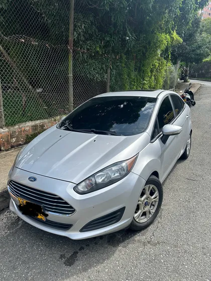 Ford Fiesta 1.6 Sportback Se Mecánica
