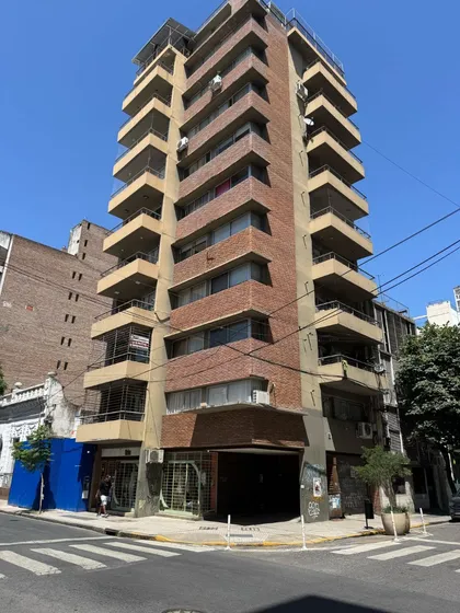 Venta. Rosario Ambiente Único Con Gran Balcón Al Norte . Roca Esquina Urquiza. 