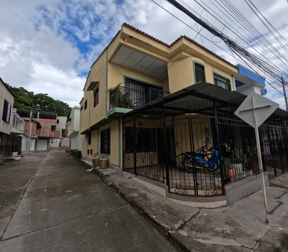 Casa Esquinera En Garzon Huila, A 5 Minutos Del Centro, Dos Casas Y Un Aparta Estudio.