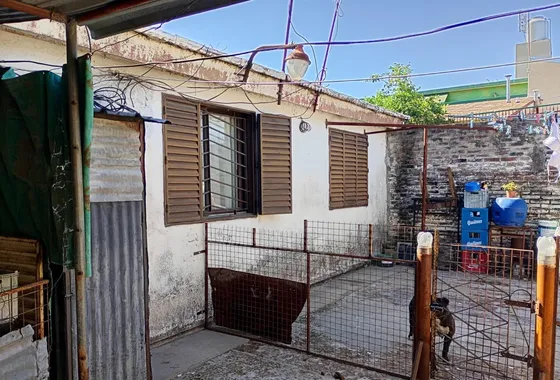 Casa En Venta - 2 Dormitorios 1 Baño - Cochera - 220mts2 - Don Orione