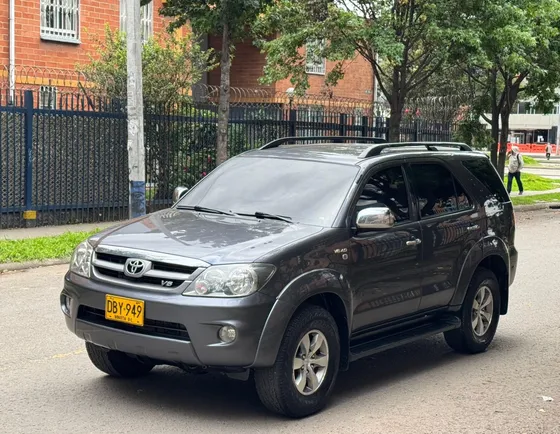 Toyota Fortuner 4.0 Sr5