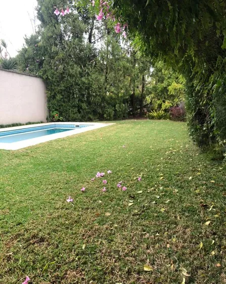 Venta Casa Chalet 5 Ambientes 4 Dormitorios Jardin Piscina - La Lucila - Vicente Loppez