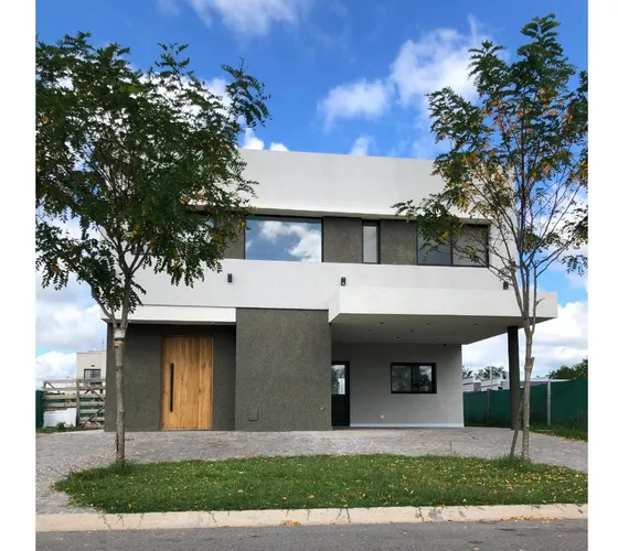 Casa En Venta - 3 Dormitorios 3 Baños - Cochera - 530mts2 - San Pablo, Pilar