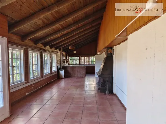 Casa En Venta De 5 Dorm. En Nogales