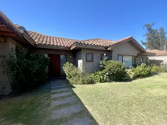 Casa Estilo Colonial, Con Piscina